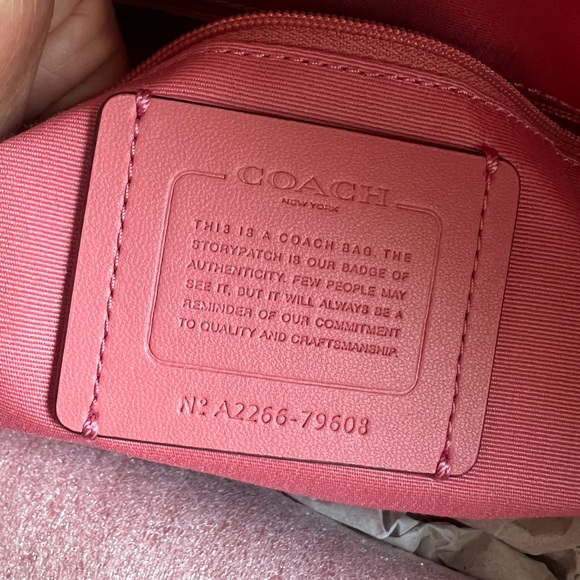 NWOT pink Coach Gallery Tote Bag with matching zippered Wallet - Picture 14 of 14